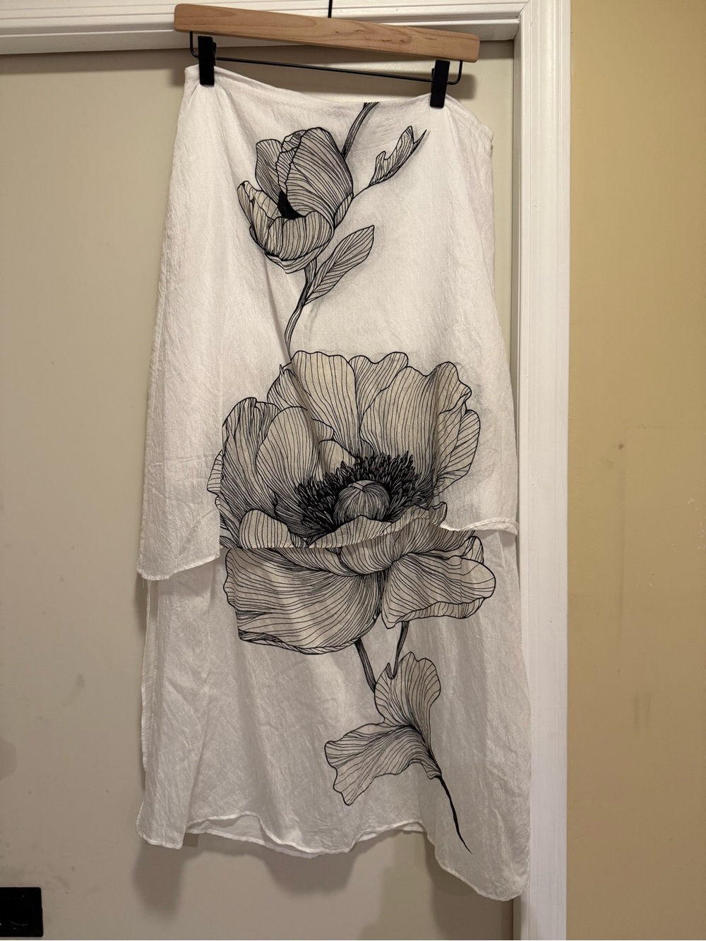 Vince Camuto White Maxi Skirt with Black Floral Outline